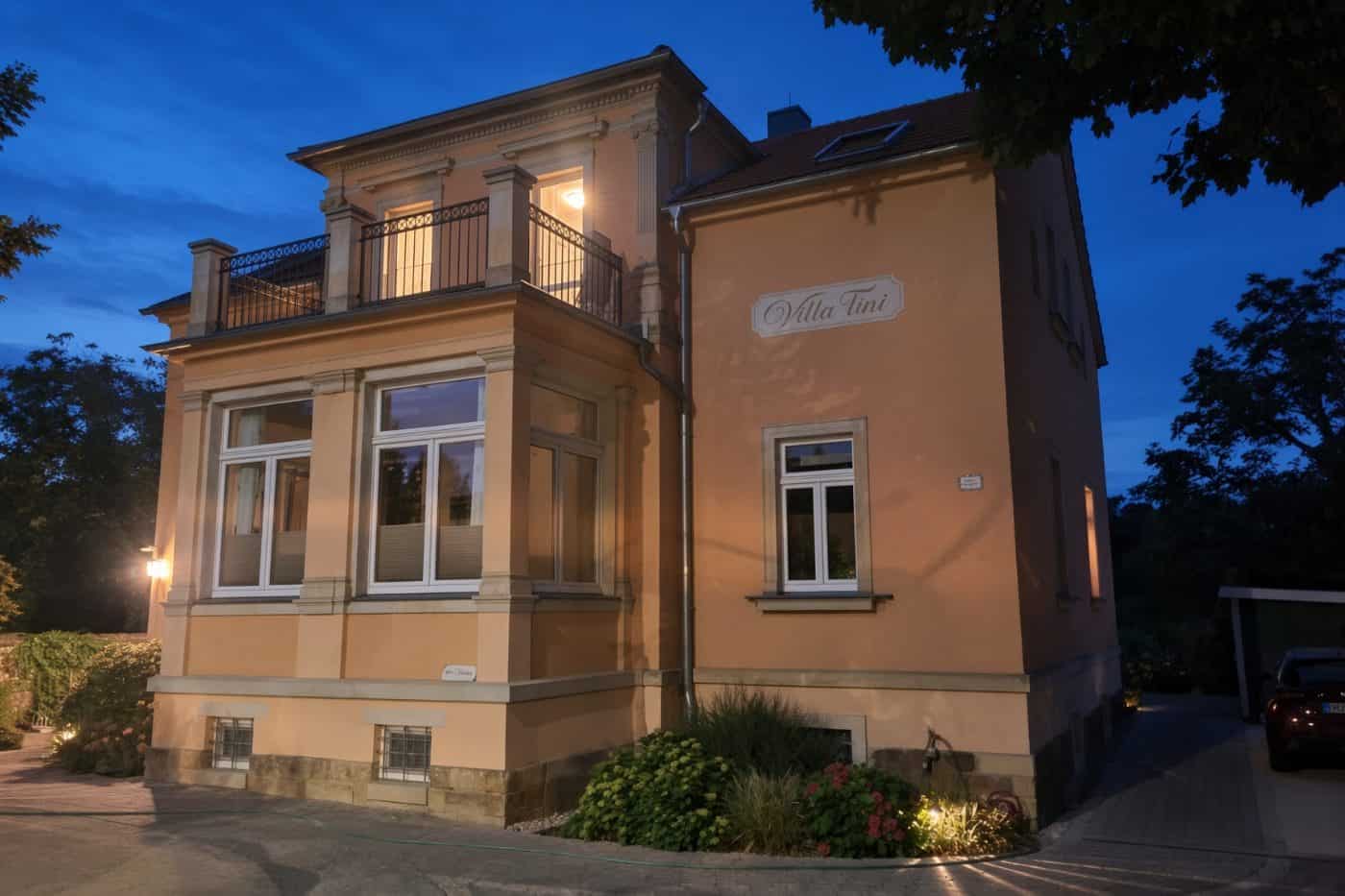 Villa Tini in Radebeul in der Abendansicht